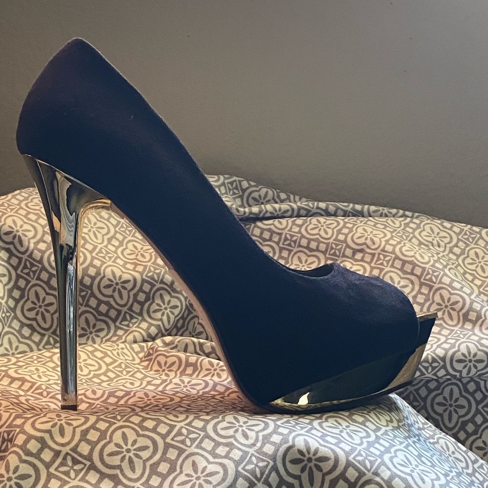 Open toed Black and Gold Heels